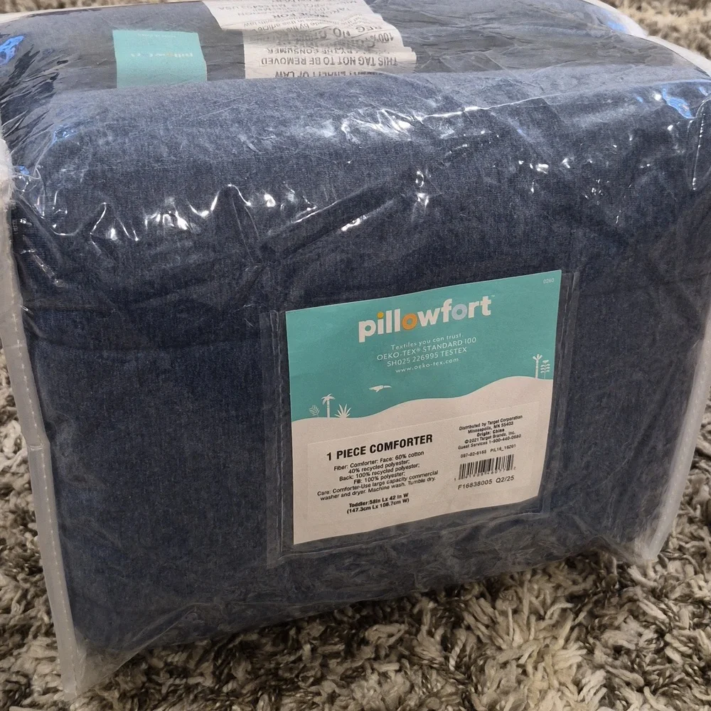 Pillowfort Toddler Bed Sized Comforter